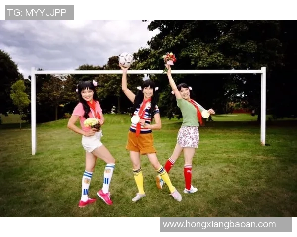 足球巨星与女友甜蜜生活揭秘 球场内外的爱与挑战 足球巨星与女友甜蜜生活揭秘 球场内外的爱与挑战